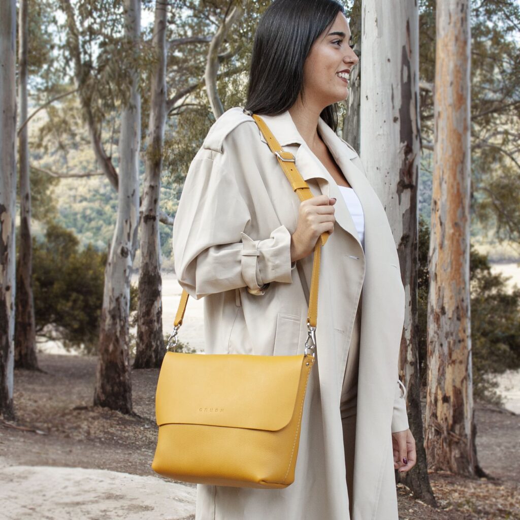 leather bag - golden bag - model