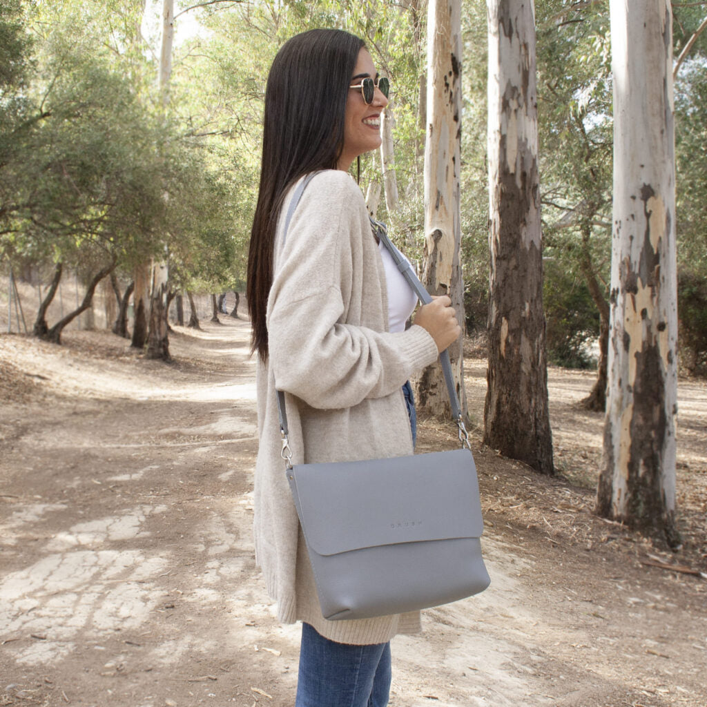 leather bag - lavander bag - model